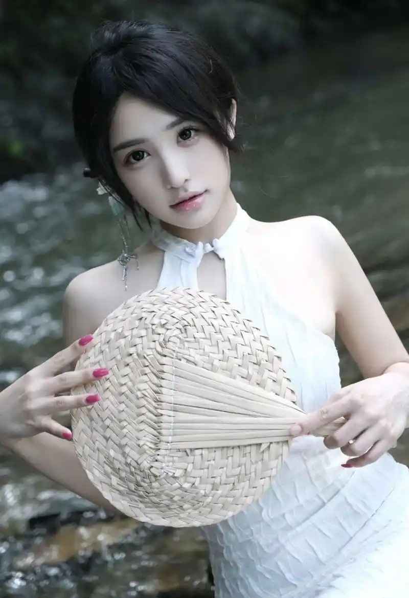 闪婚老公是隐藏大佬 短剧海报